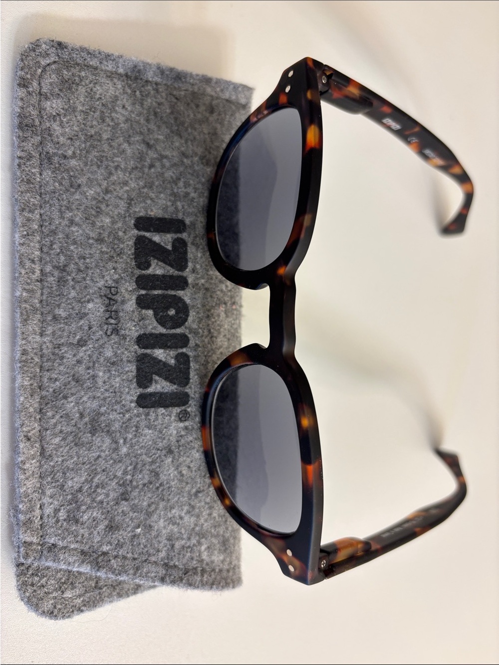 IZIPIZI Women's Tortoiseshell Frame Sunglasses - +1.5 Brown/Black Lenses